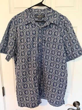 Eddie Bauer Blue Geometric Short-Sleeve Button-Down Shirt